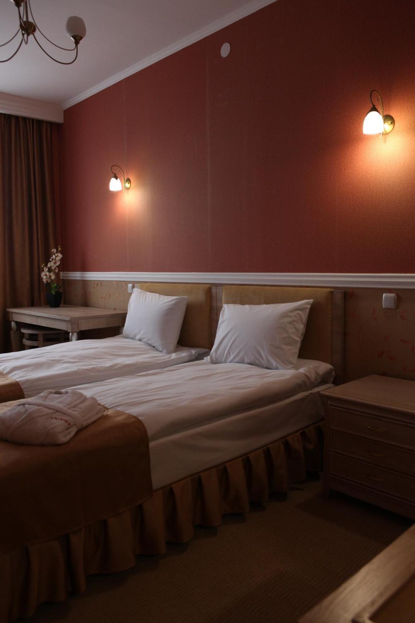 O Azamat Hotel Nur-Sultan  Exterior photo
