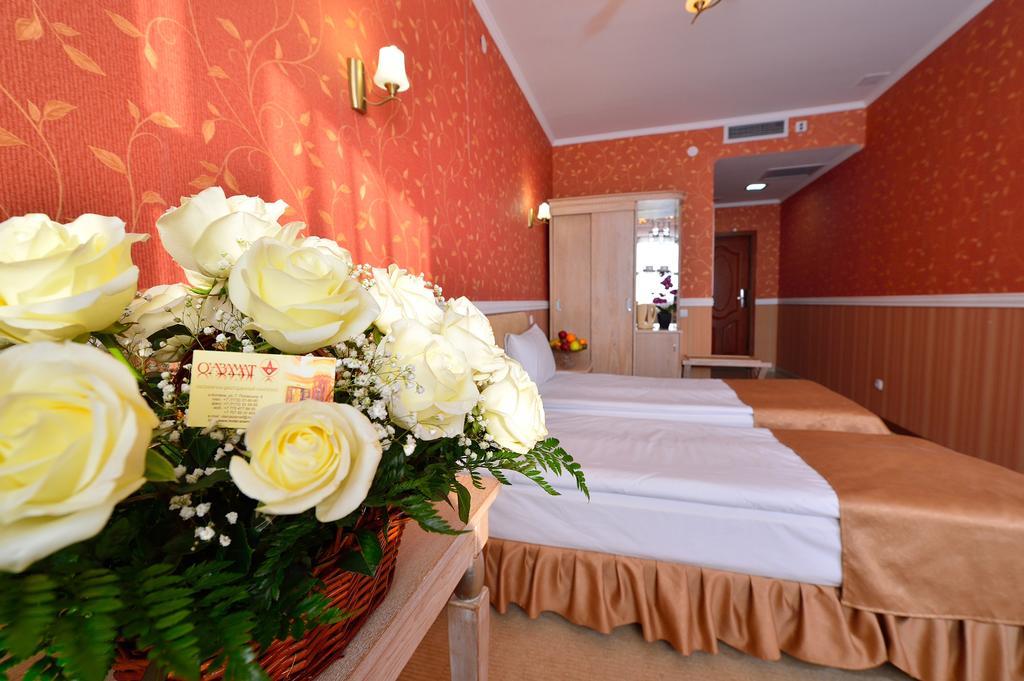 O Azamat Hotel Nur-Sultan  Exterior photo