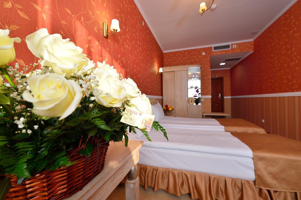 O Azamat Hotel Nur-Sultan  Exterior photo