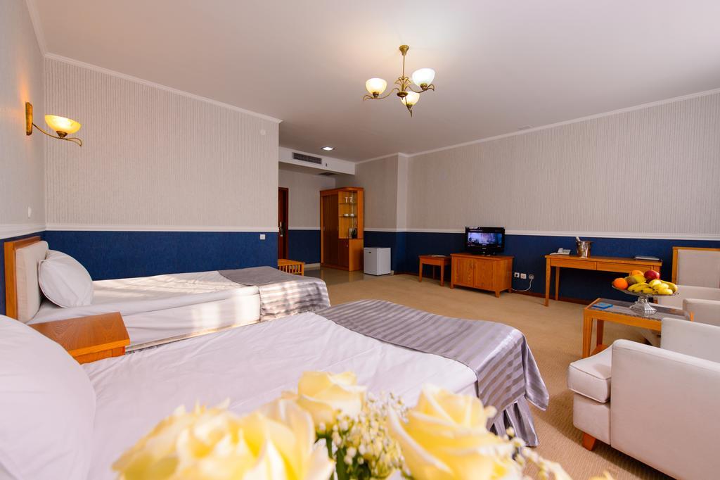 O Azamat Hotel Nur-Sultan  Exterior photo