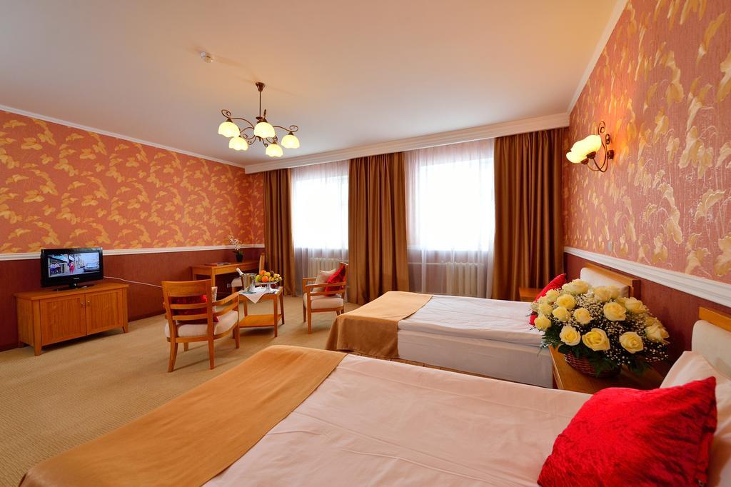 O Azamat Hotel Nur-Sultan  Exterior photo
