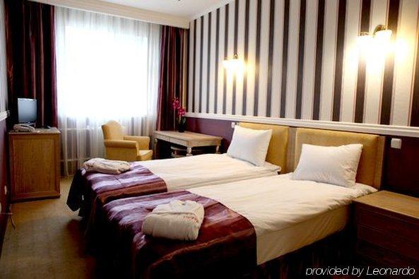 O Azamat Hotel Nur-Sultan  Room photo