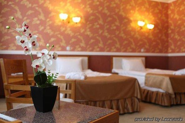 O Azamat Hotel Nur-Sultan  Room photo