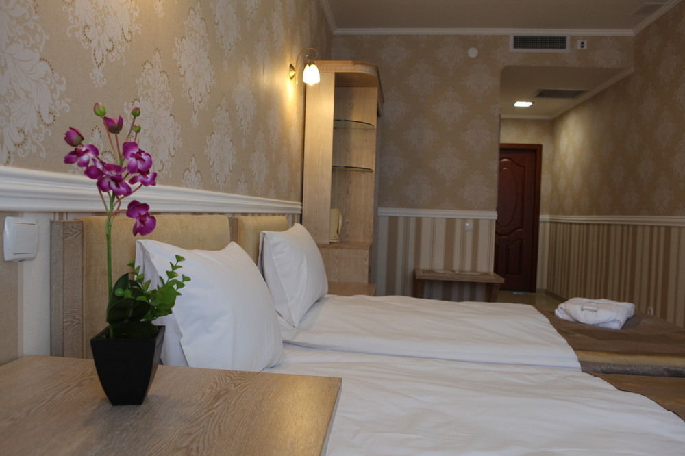 O Azamat Hotel Nur-Sultan  Exterior photo